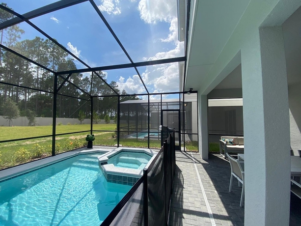 Imagen de la habitación del Hotel Gorgeous 6Bd w Pool Windsor Island 4450. Foto 2