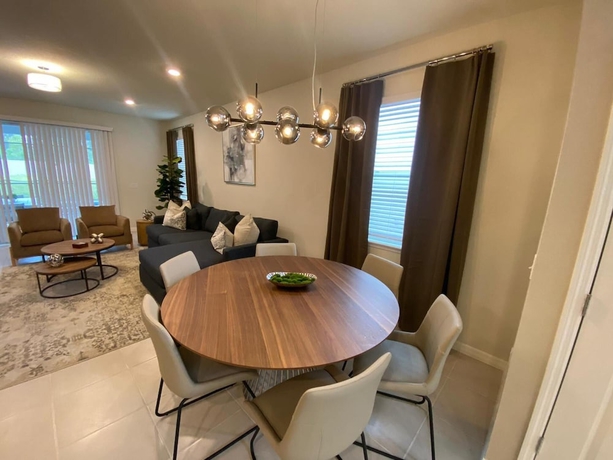 Imagen de la habitación del Hotel Gorgeous 6Bd w Pool Windsor Island 4450. Foto 8