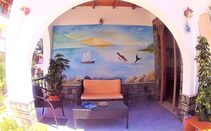 Imagen de los interiores del Hotel Gorgona, Al&oacute;nnisos. Foto 20