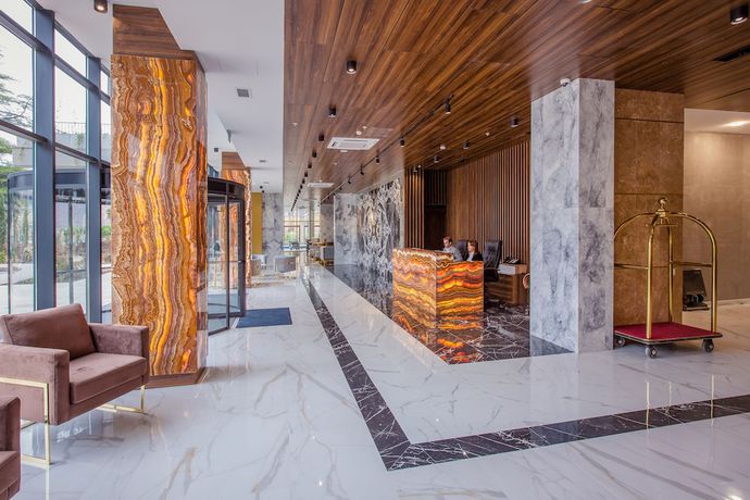 Imagen de los interiores del Hotel Gori Inn. Foto 20