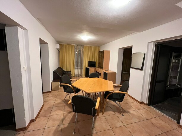 Imagen general del Hotel Gorj. Foto 8