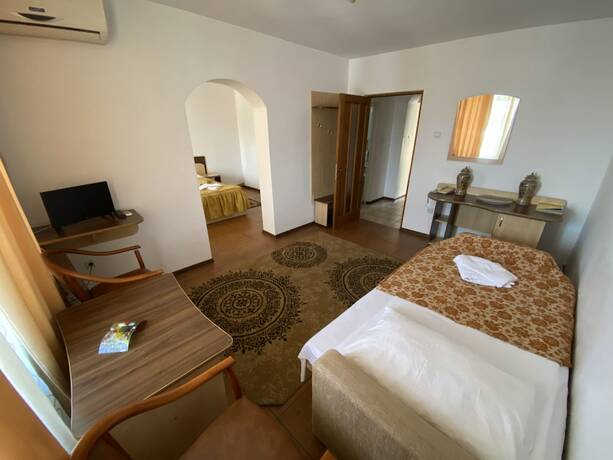 Imagen de la habitación del Hotel Gorj. Foto 14