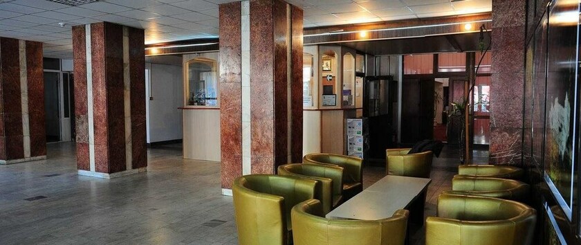 Imagen de los interiores del Hotel Gorj. Foto 40