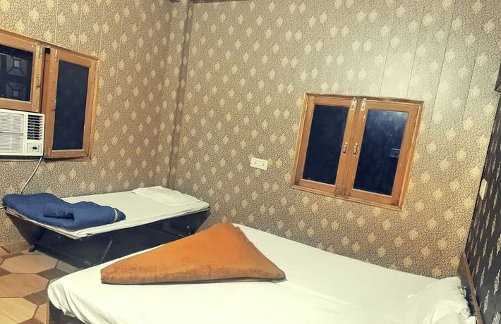 Imagen de la habitación del Hotel Goroomgo Anand Guest House Mathura. Foto 4