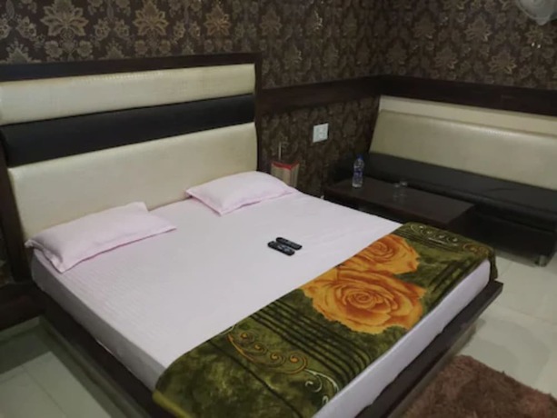 Imagen de la habitación del Hotel Goroomgo Apana Keshari Lodge Bhilai. Foto 4