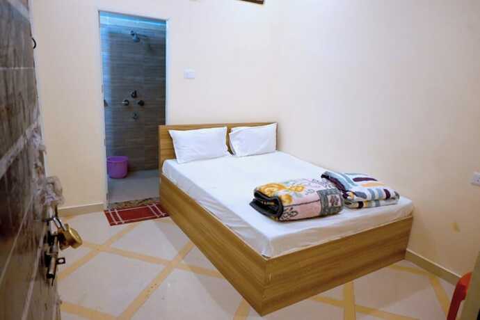 Imagen de la habitación del Hotel Goroomgo Bhagwaan Das Varanasi. Foto 11