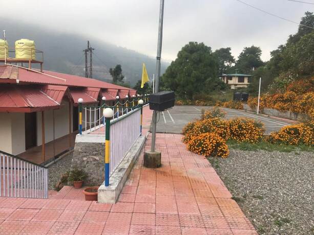 Imagen general del Hotel Goroomgo Blue Moon Bhimtal. Foto 11