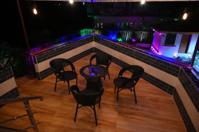 Imagen de los interiores del Hotel Goroomgo Bottoms Up Villa Bhubaneswar. Foto 8