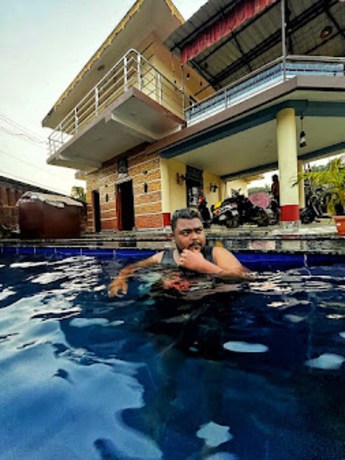 Imagen de la piscina del Hotel Goroomgo Bottoms Up Villa Bhubaneswar. Foto 11