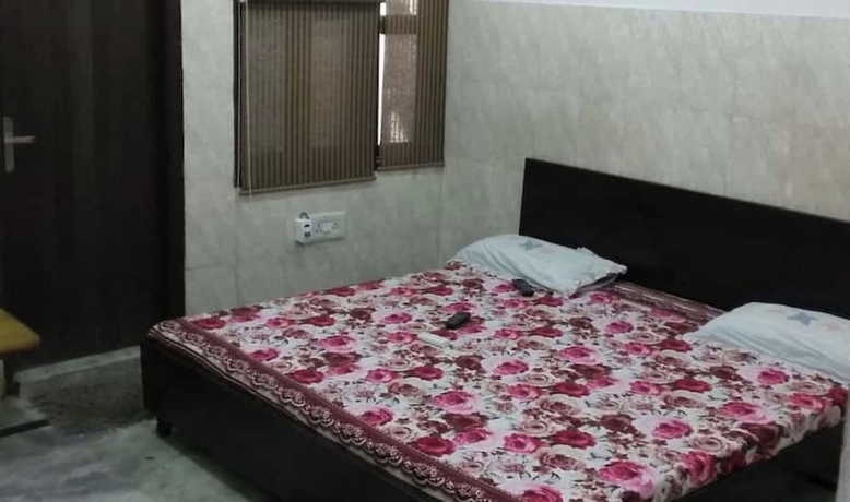 Imagen de la habitación del Hotel Goroomgo Brij Dham Guest House Mathura. Foto 5