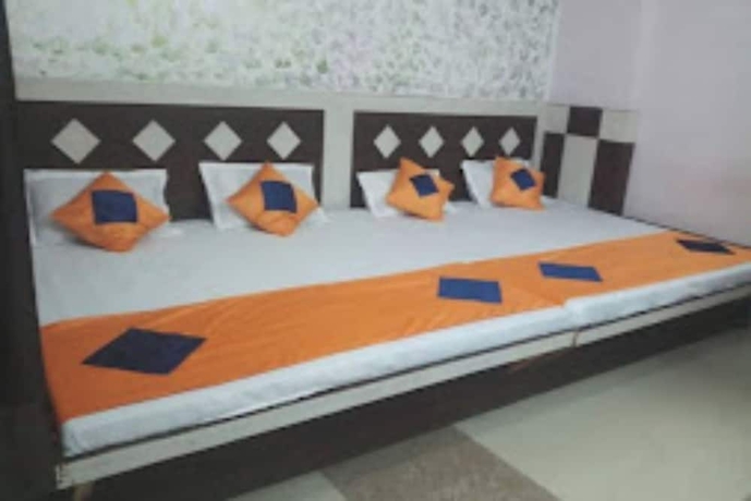 Imagen de la habitación del Hotel Goroomgo Brij Dham Guest House Mathura. Foto 9
