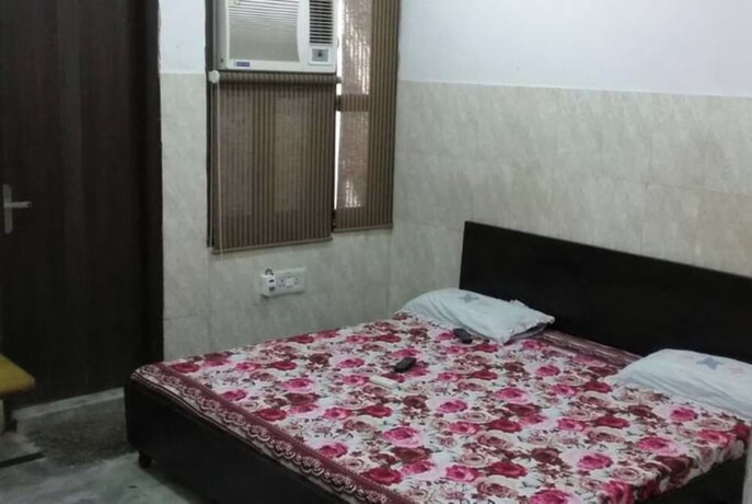 Imagen de la habitación del Hotel Goroomgo Brij Dham Guest House Mathura. Foto 10