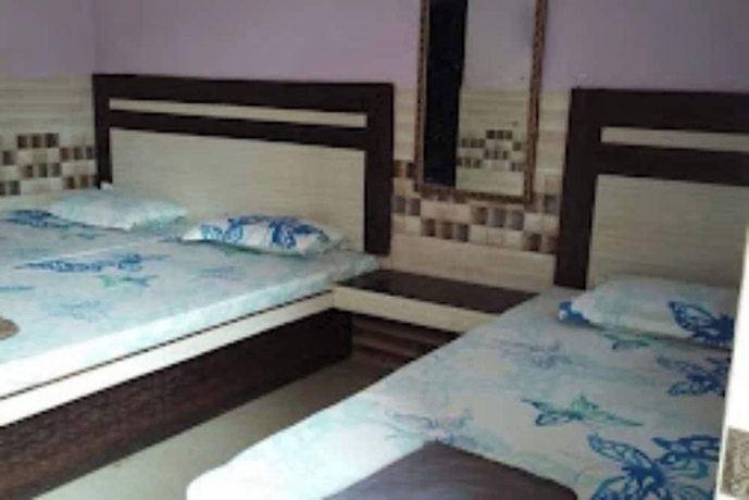 Imagen de la habitación del Hotel Goroomgo Brij Dham Guest House Mathura. Foto 11