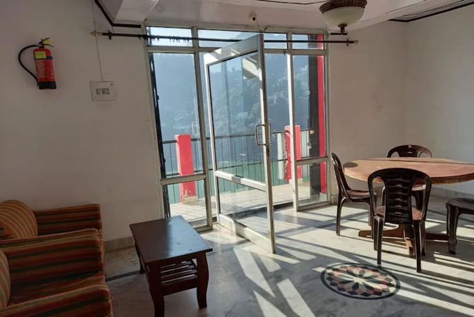 Imagen de la habitación del Hotel Goroomgo Chinar Lake View Nainital. Foto 7