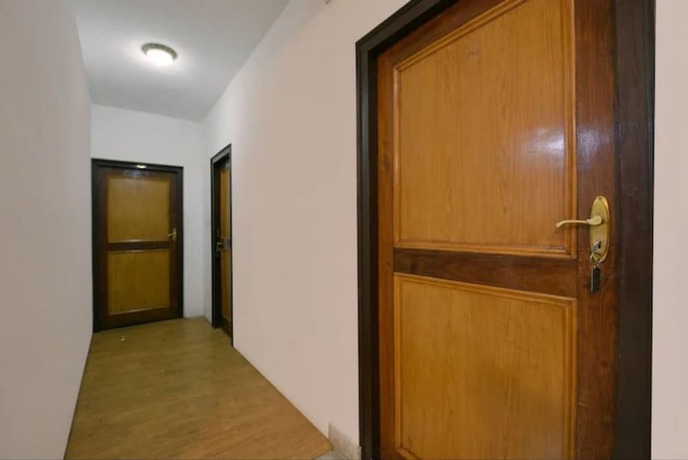 Imagen de los interiores del Hotel Goroomgo Chinar Lake View Nainital. Foto 9