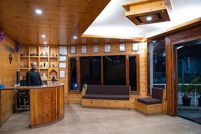 Imagen general del Hotel Goroomgo Conifer Manali. Foto 4