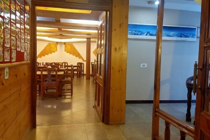 Imagen general del Hotel Goroomgo Conifer Manali. Foto 11