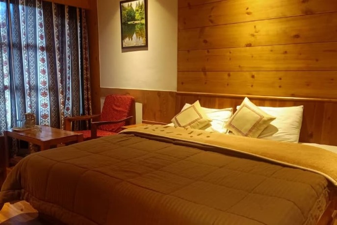 Imagen de la habitación del Hotel Goroomgo Conifer Manali. Foto 16