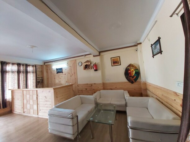 Imagen de los interiores del Hotel Goroomgo Cottage Lorent Nainital. Foto 16