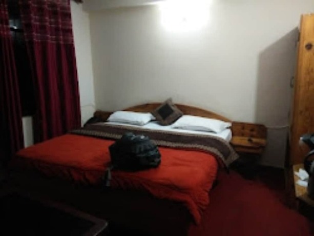 Imagen de la habitación del Hotel Goroomgo. Foto 15