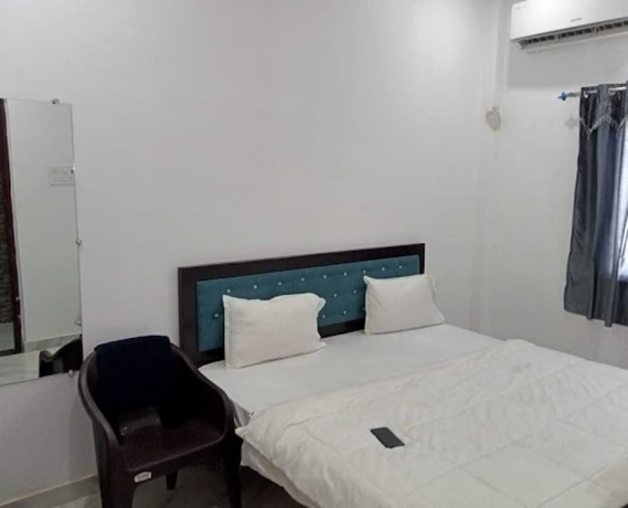 Imagen de la habitación del Hotel Goroomgo Four Season Varanasi. Foto 4