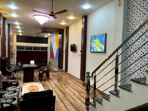 Imagen de los interiores del Hotel Goroomgo Four Season Varanasi. Foto 13
