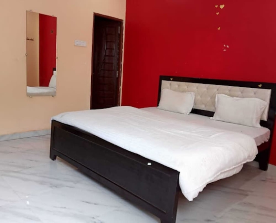 Imagen de la habitación del Hotel Goroomgo Four Season Varanasi. Foto 9