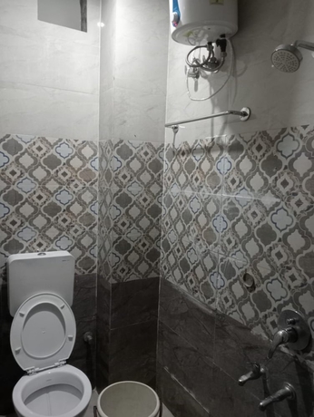 Imagen de la habitación del Hotel Goroomgo Four Season Varanasi. Foto 11