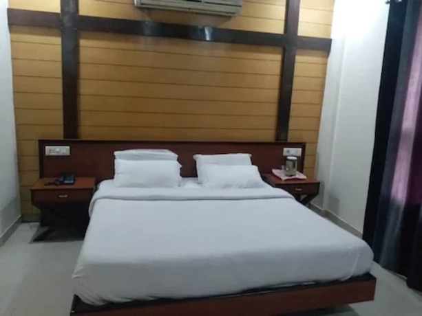 Imagen de la habitación del Hotel Goroomgo GC Regency Ambala. Foto 11