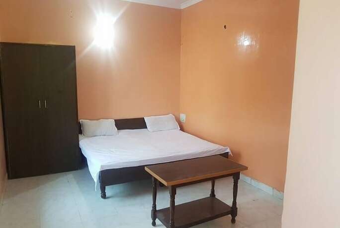 Imagen de la habitación del Hotel Goroomgo GRT Inn Ambala. Foto 7
