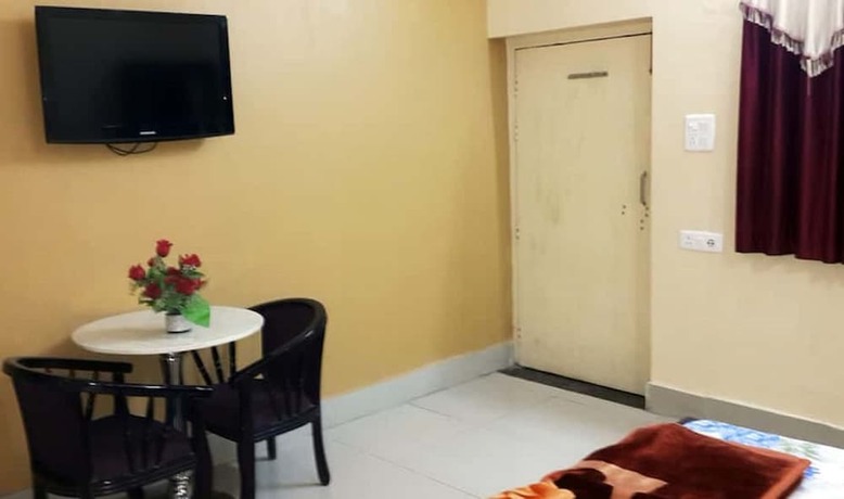 Imagen de la habitación del Hotel Goroomgo Galaxy Mathura. Foto 5
