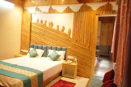 Imagen de la habitación del Hotel Goroomgo Gandhi\'s Paradise Dharamshala. Foto 15