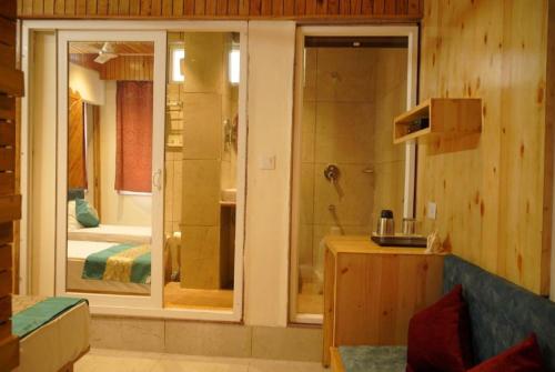 Imagen general del Hotel Goroomgo Gandhi\'s Paradise Dharamshala. Foto 6