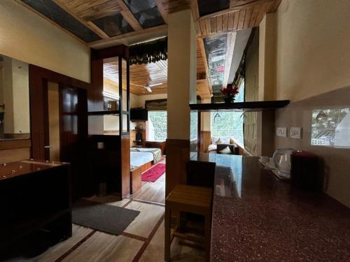 Imagen de la habitación del Hotel Goroomgo Gandhi\'s Paradise Dharamshala. Foto 18