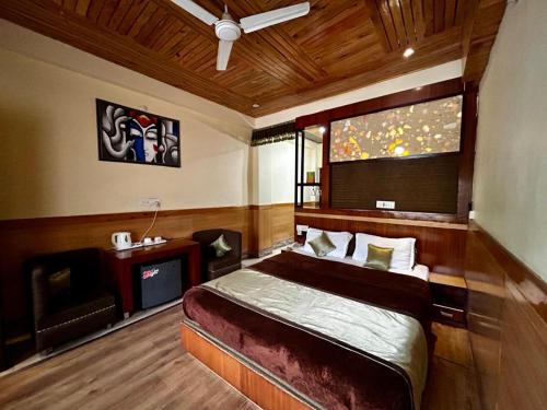 Imagen de la habitación del Hotel Goroomgo Gandhi\'s Paradise Dharamshala. Foto 20
