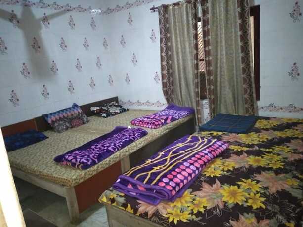 Imagen de la habitación del Hotel Goroomgo Gayatri Guest House Haridwar. Foto 12