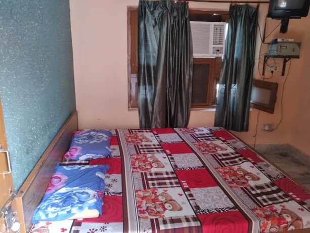 Imagen de la habitación del Hotel Goroomgo Gayatri Guest House Haridwar. Foto 16