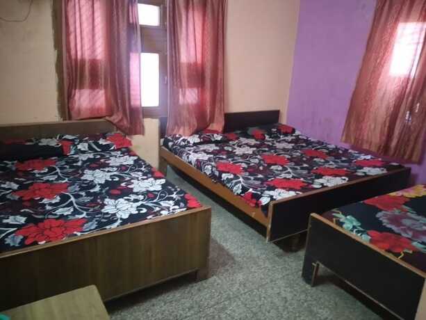 Imagen de la habitación del Hotel Goroomgo Gayatri Guest House Haridwar. Foto 17