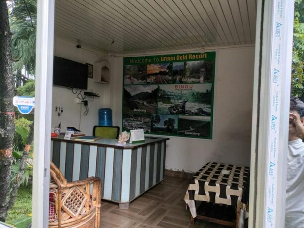 Imagen de los interiores del Hotel Goroomgo Green Gold Resort Lataguri. Foto 12