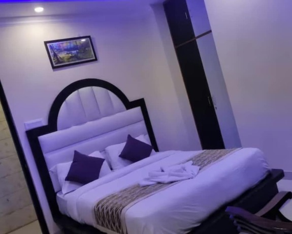 Imagen de la habitación del Hotel Goroomgo Hill Top Courtyard Shimla. Foto 15