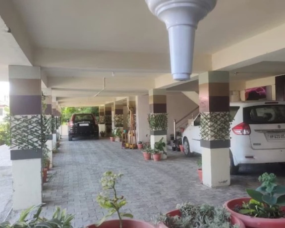 Imagen general del Hotel Goroomgo Hill Top Courtyard Shimla. Foto 4