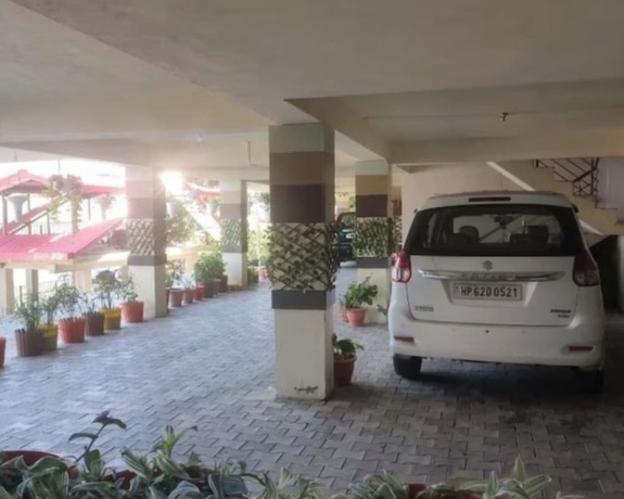 Imagen general del Hotel Goroomgo Hill Top Courtyard Shimla. Foto 10