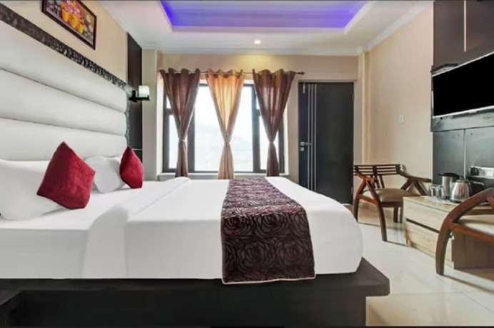 Imagen general del Hotel Goroomgo Hill Top Courtyard Shimla. Foto 14