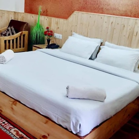 Imagen de la habitación del Hotel Goroomgo Himsutra Shimla. Foto 5