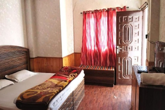 Imagen de la habitación del Hotel Goroomgo Himsutra Shimla. Foto 8