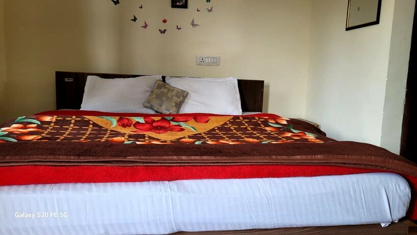 Imagen de la habitación del Hotel Goroomgo Kaafal Homestay Mussoorie. Foto 9