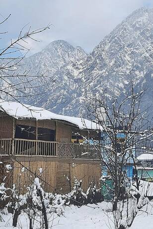 Imagen general del Hotel Goroomgo Kasol Huts Kullu. Foto 5
