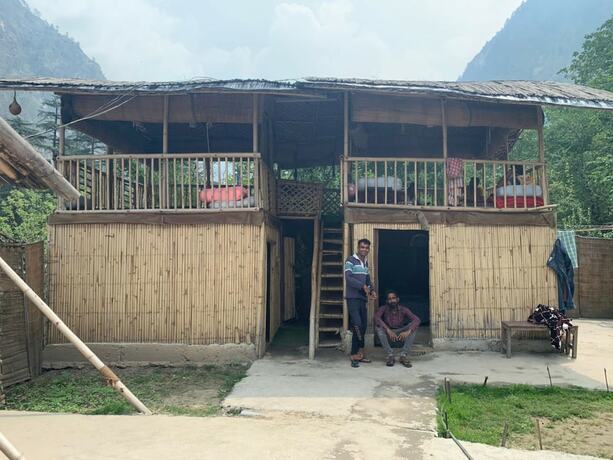 Imagen general del Hotel Goroomgo Kasol Huts Kullu. Foto 10