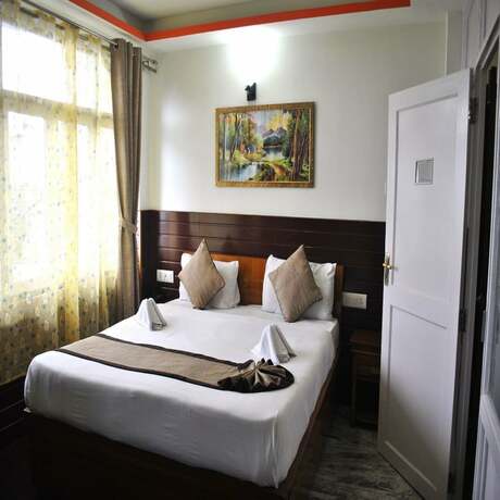 Imagen de la habitación del Hotel Goroomgo Kasturi Palace Darjeeling. Foto 15
