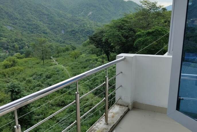 Imagen general del Hotel Goroomgo Komfy Stayz Dehradun. Foto 12